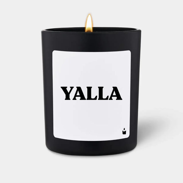 Duftkerze Schwarz Woody Yalla von ChattyCandles