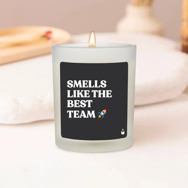 Duftkerze Weiss Woody Smells like the best team von ChattyCandles