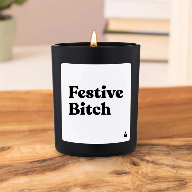 Duftkerze Schwarz Woody Festive Bitch von ChattyCandles