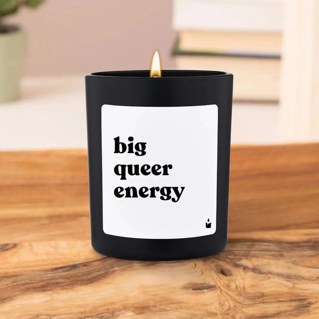 Duftkerze Schwarz Flowery big queer energy von ChattyCandles