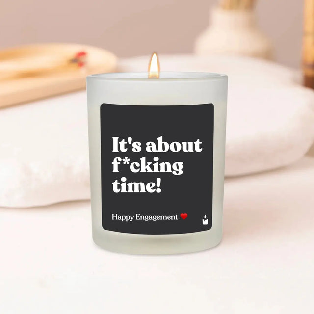 Duftkerze Weiss Woody It's about f*cking time! Happy Engagement von ChattyCandles