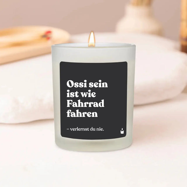 Duftkerze Weiss Woody Ossi sein ist wie Fahrrad fahren von ChattyCandles