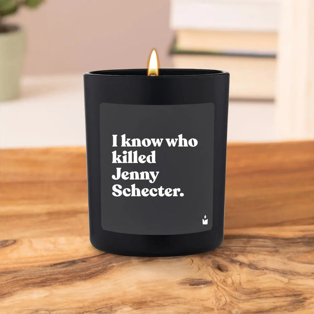 Duftkerze Schwarz Woody I know who killed Jenny Schecter. von ChattyCandles