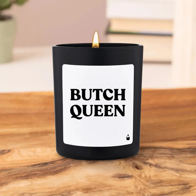 Duftkerze Schwarz Woody Butch Queen von ChattyCandles