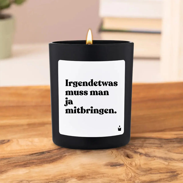 Duftkerze Schwarz Woody Irgendetwas muss man ja mitbringen. von ChattyCandles