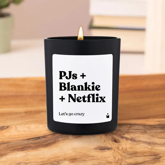 Duftkerze Schwarz Woody PJs + Blankie + Netflix. Let's go crazy von ChattyCandles