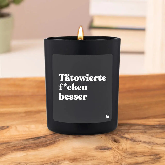 Duftkerze Schwarz Woody Tätowierte f*cken besser von ChattyCandles