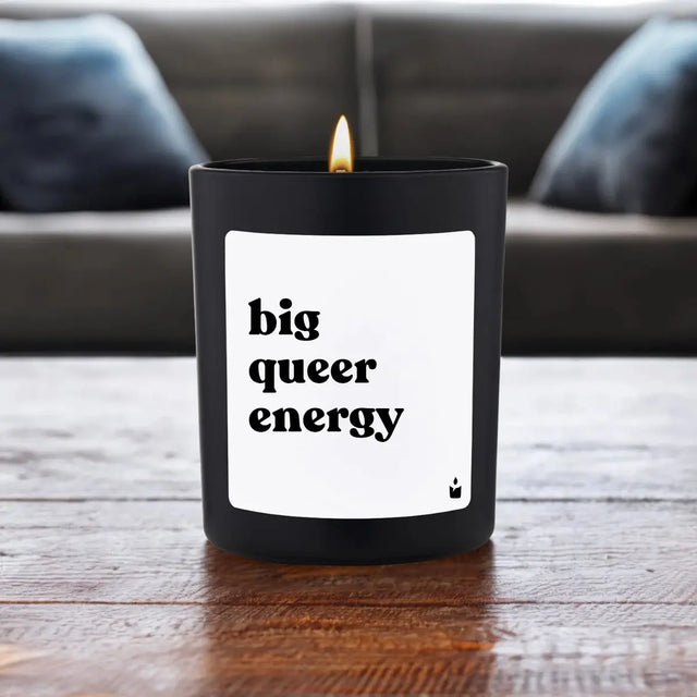 Duftkerze Schwarz Flowery big queer energy von ChattyCandles