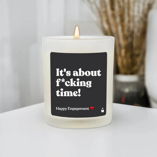 Duftkerze Weiss Woody It's about f*cking time! Happy Engagement von ChattyCandles