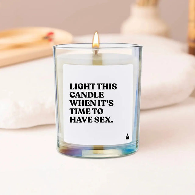 Duftkerze Rainbow Woody Light this candle when it's time to have sex. von ChattyCandles