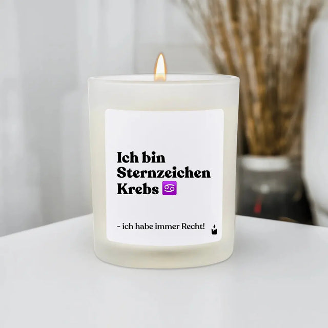 Duftkerze Weiss Woody Ich bin Sternzeichen Krebs - ich habe immer Recht! von ChattyCandles
