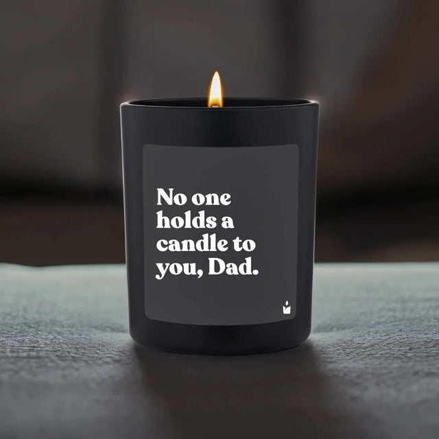 Duftkerze Schwarz Woody No one holds a candle to you, Dad. von ChattyCandles