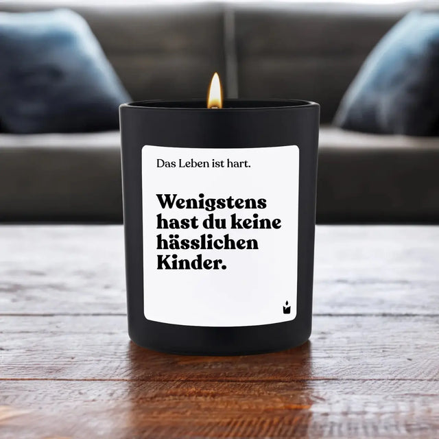 Duftkerze Schwarz Flowery Wenigstens hast du keine hässlichen Kinder. von ChattyCandles