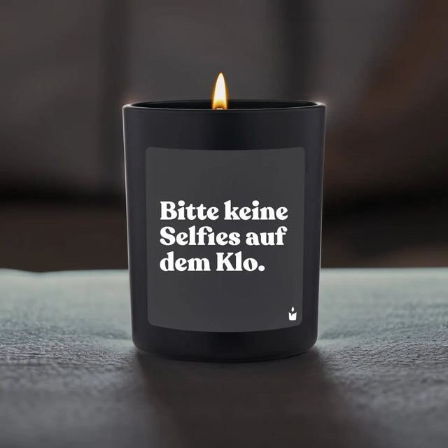 Duftkerze Schwarz Woody Bitte keine Selfies auf dem Klo. von ChattyCandles