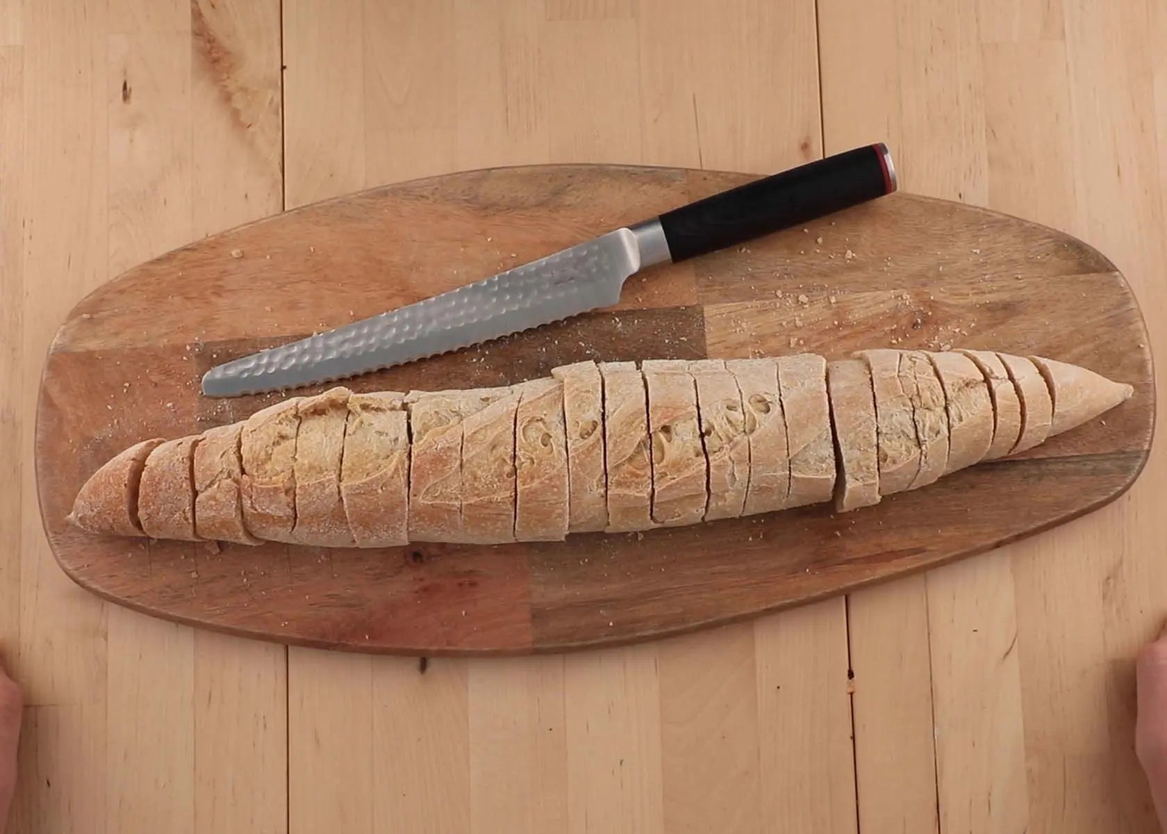 Brotmesser mit Wellenschliff Pakka von KOTAI