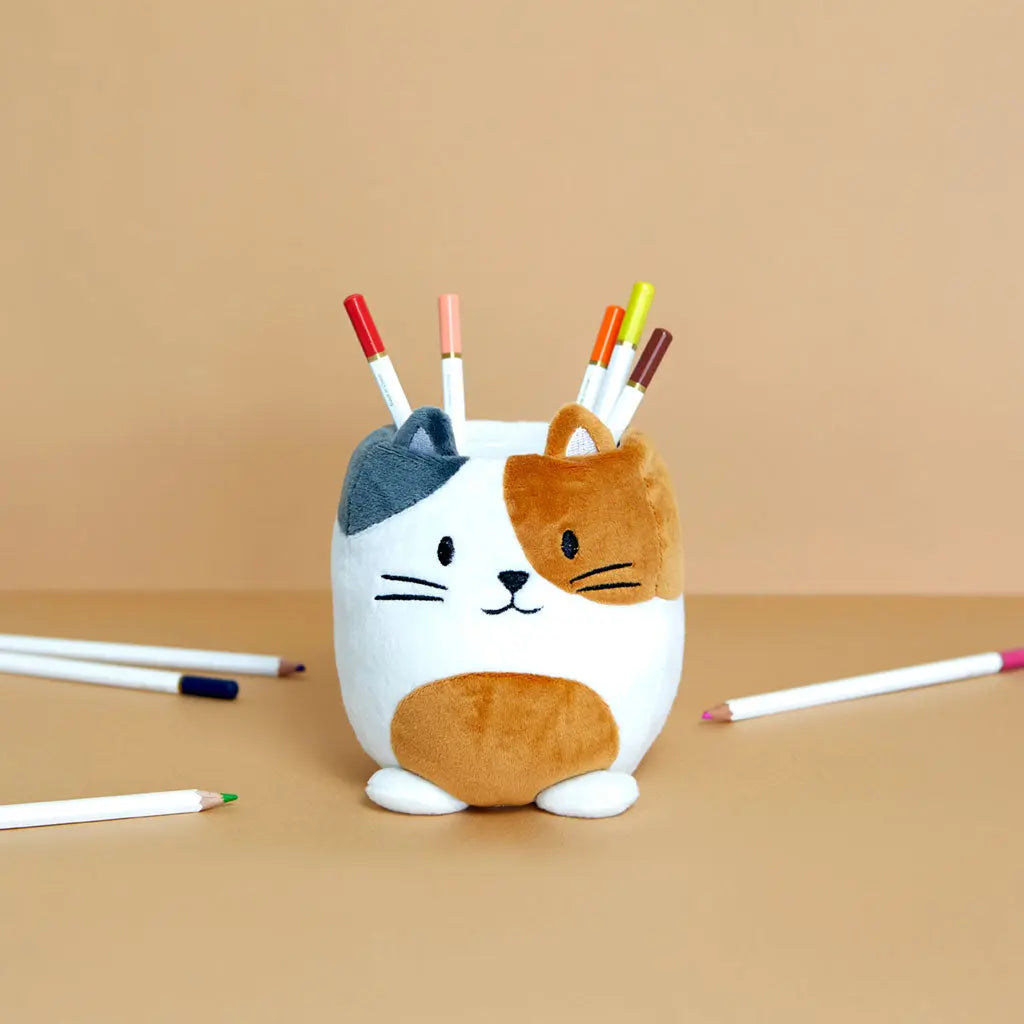 Stiftebecher Flauschige Calico-Katze Kunststoff von Balvi