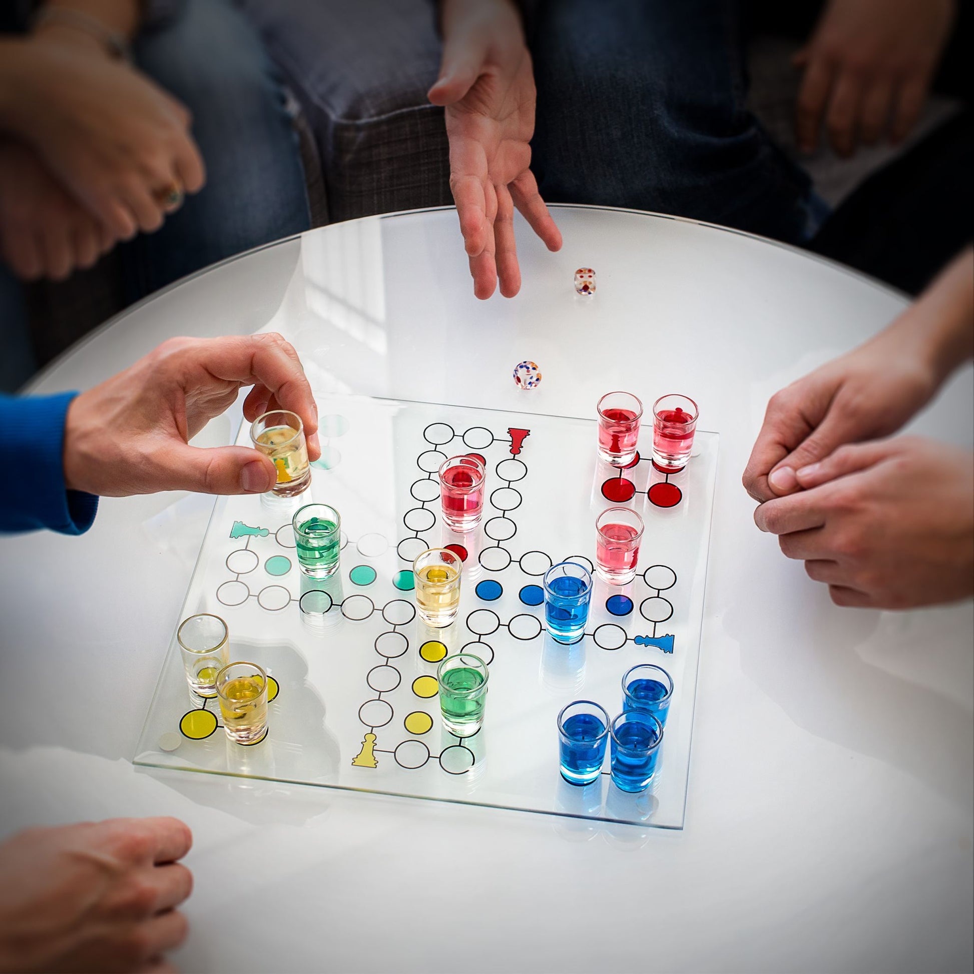 Drinking Ludo Spiel Grün-Rot-Transparent von Relaxdays