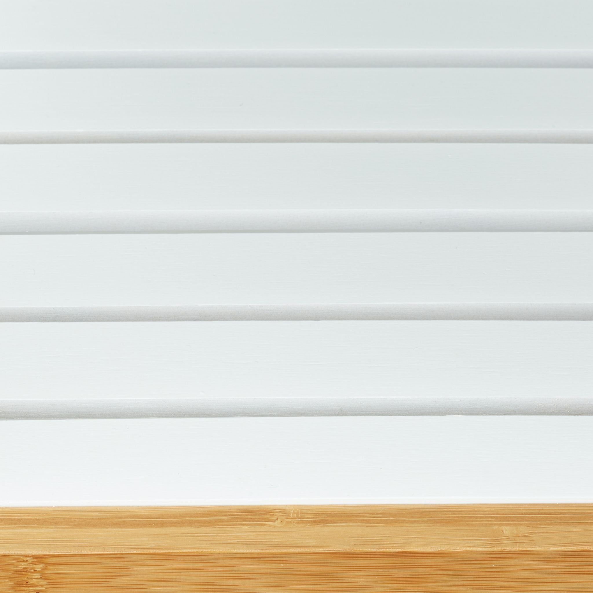 Regal Bambus mit 4 Ablagen Weiss-Hellbraun von Relaxdays