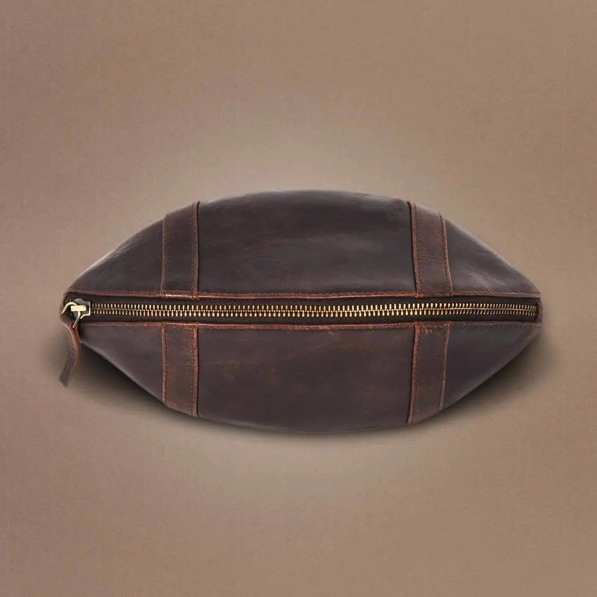 Kulturtasche aus Echtleder American Football von Cavendish