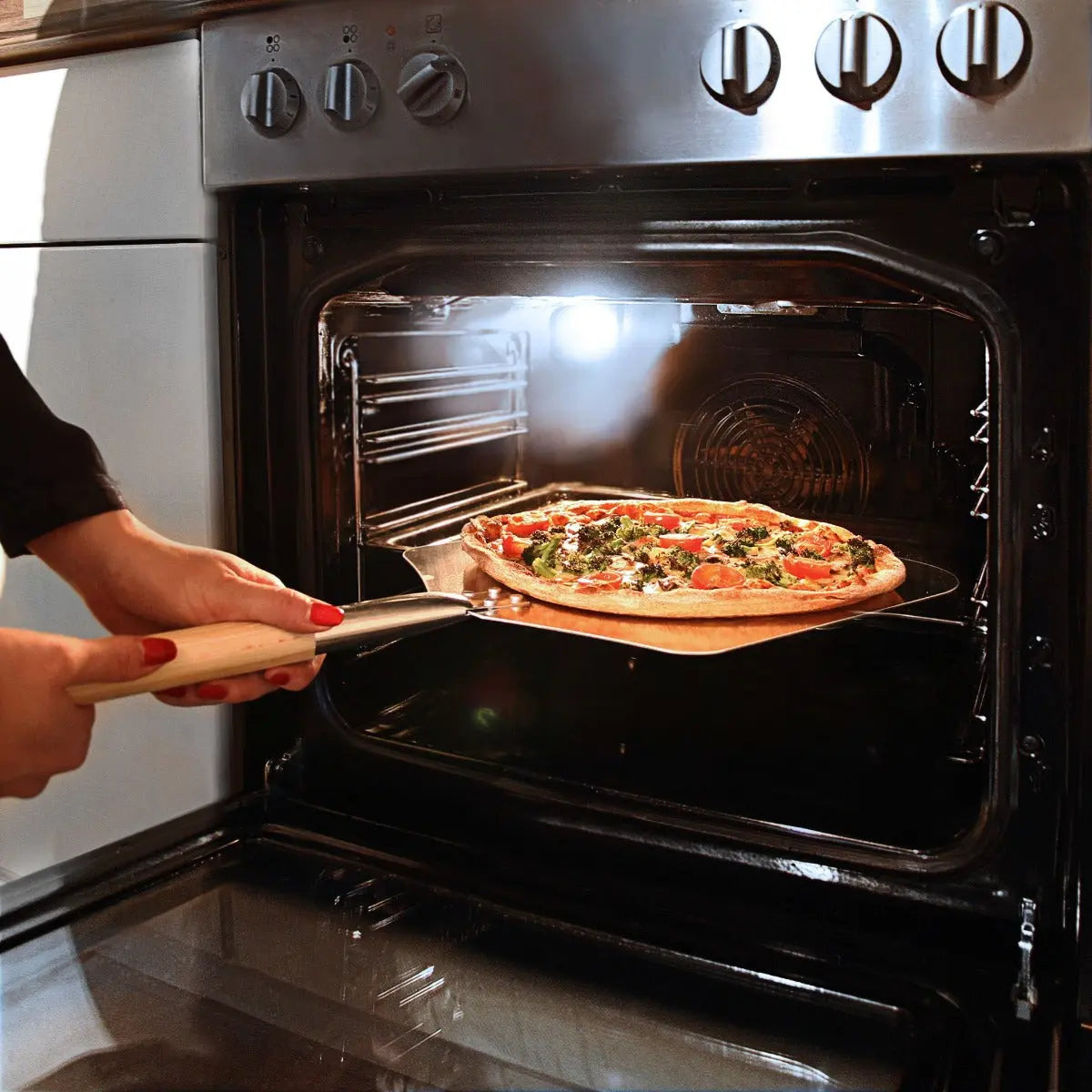 Pizzaschaufel eckig mit Holzgriff von guteszeug.ch