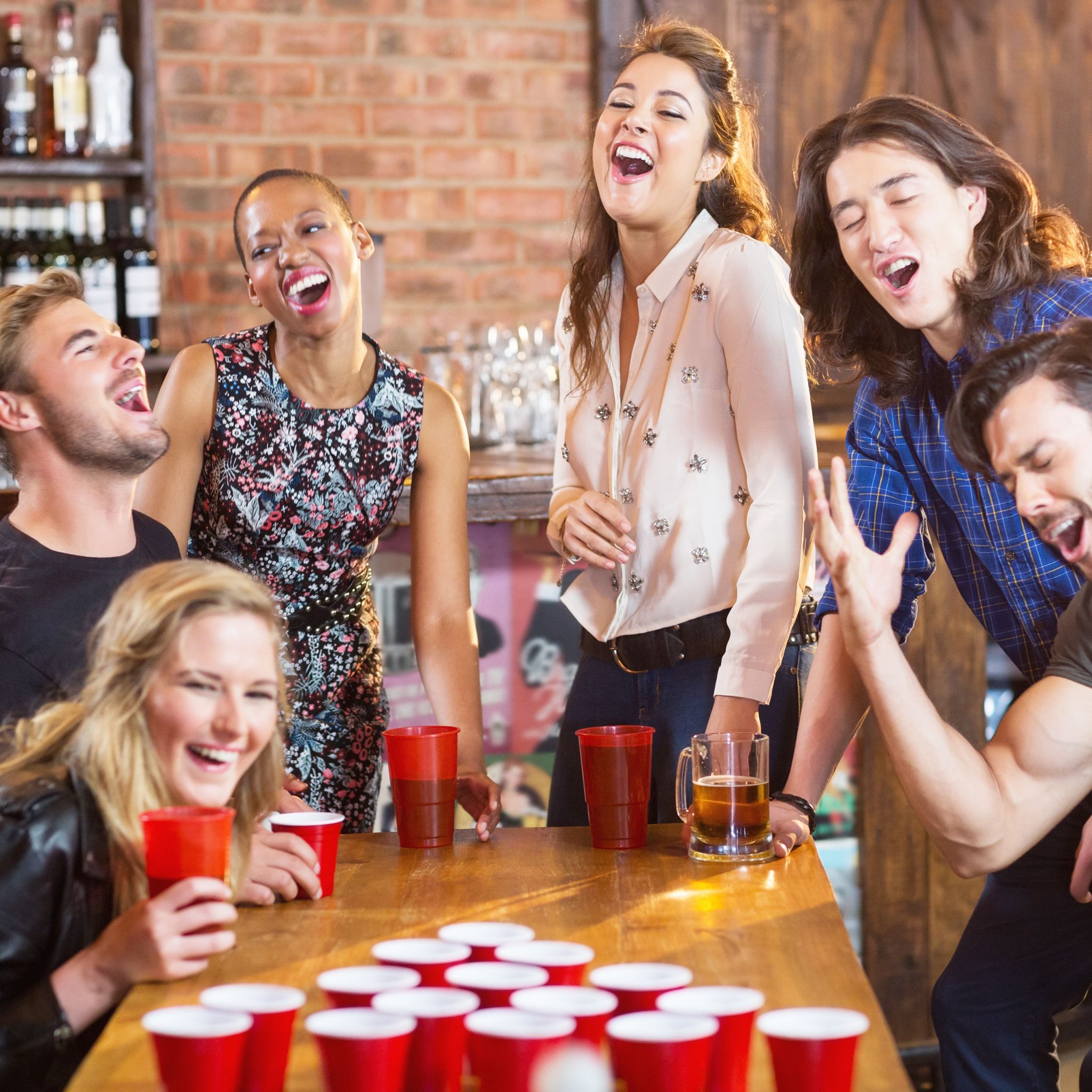 Beer Pong Becher 50er-Set Weiss-Blau von Relaxdays