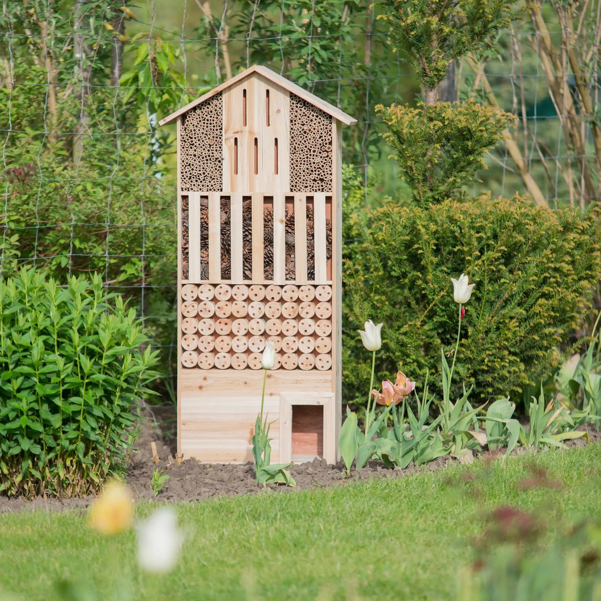 Insektenhotel natur XXL mit Igelhaus Hellbraun von Relaxdays