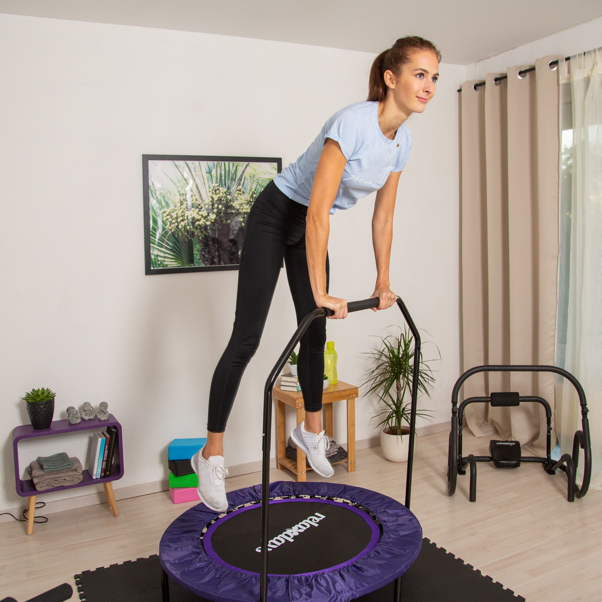 Trampolin faltbar mit Haltestange Weiss-Lila-Schwarz von Relaxdays
