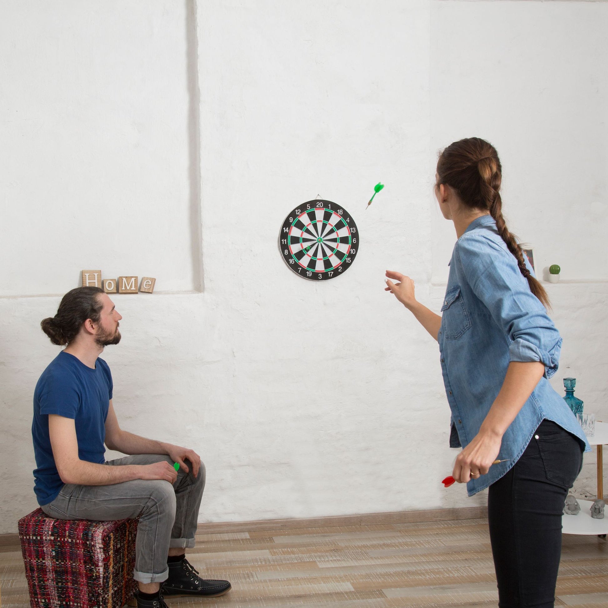 Dartscheibe Board X2 mit Pfeilen Weiss-Grün-Schwarz von Relaxdays