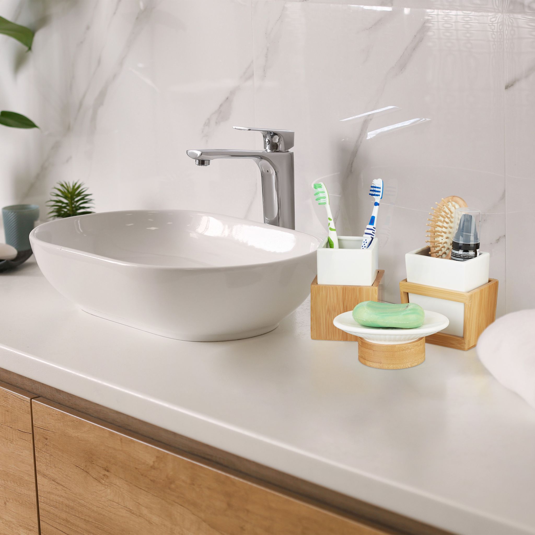 Badezimmer-Set Bambus und Keramik Weiss-Hellbraun-Silber von Relaxdays