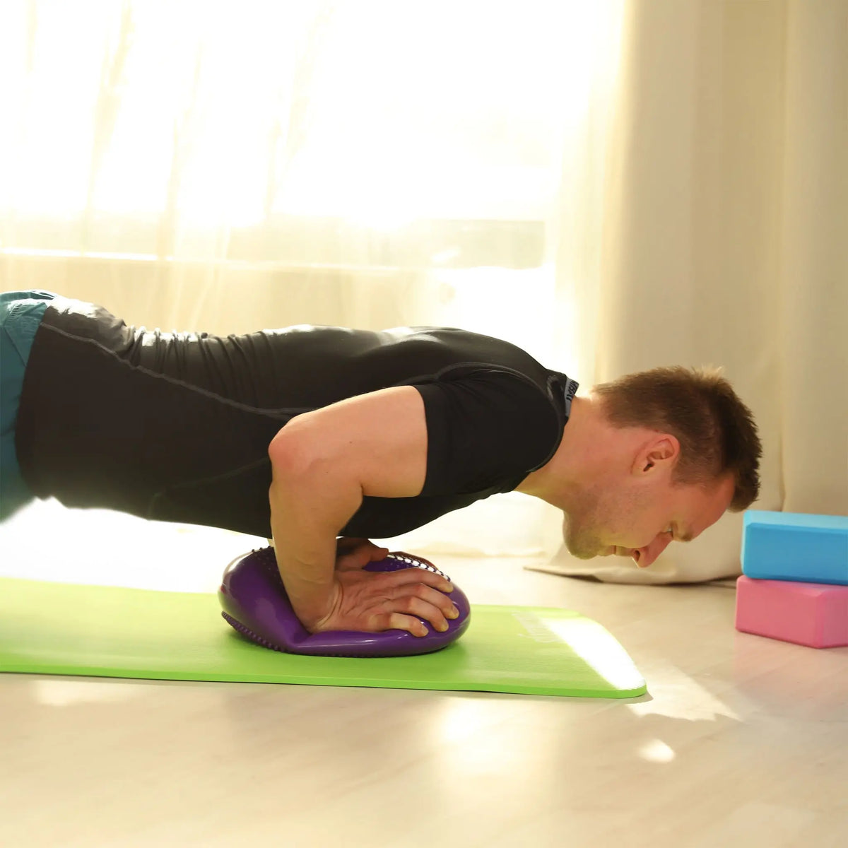 Balance Kissen 33cm mit Luftpumpe Rot von Relaxdays