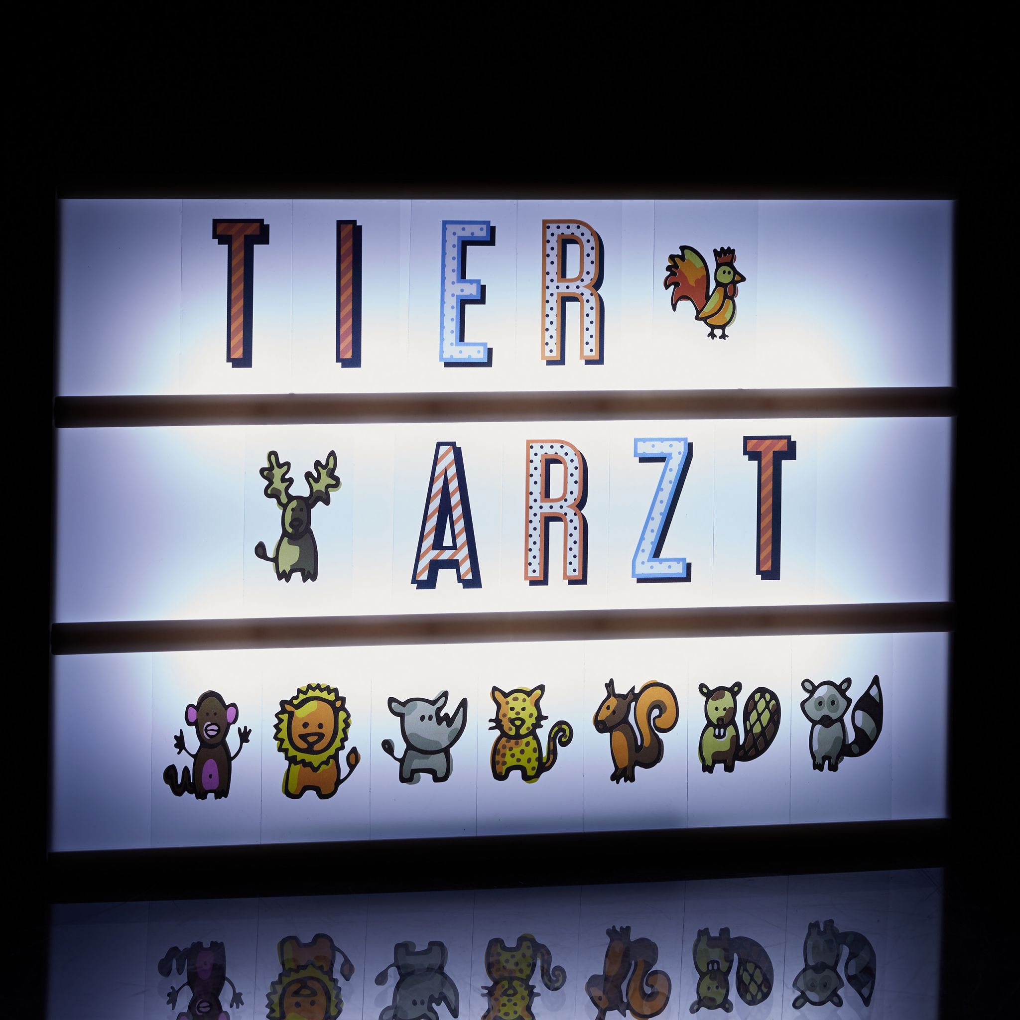 Lightbox Ergänzungsset mit 240 Zeichen Gelb-Rot-Schwarz von Relaxdays