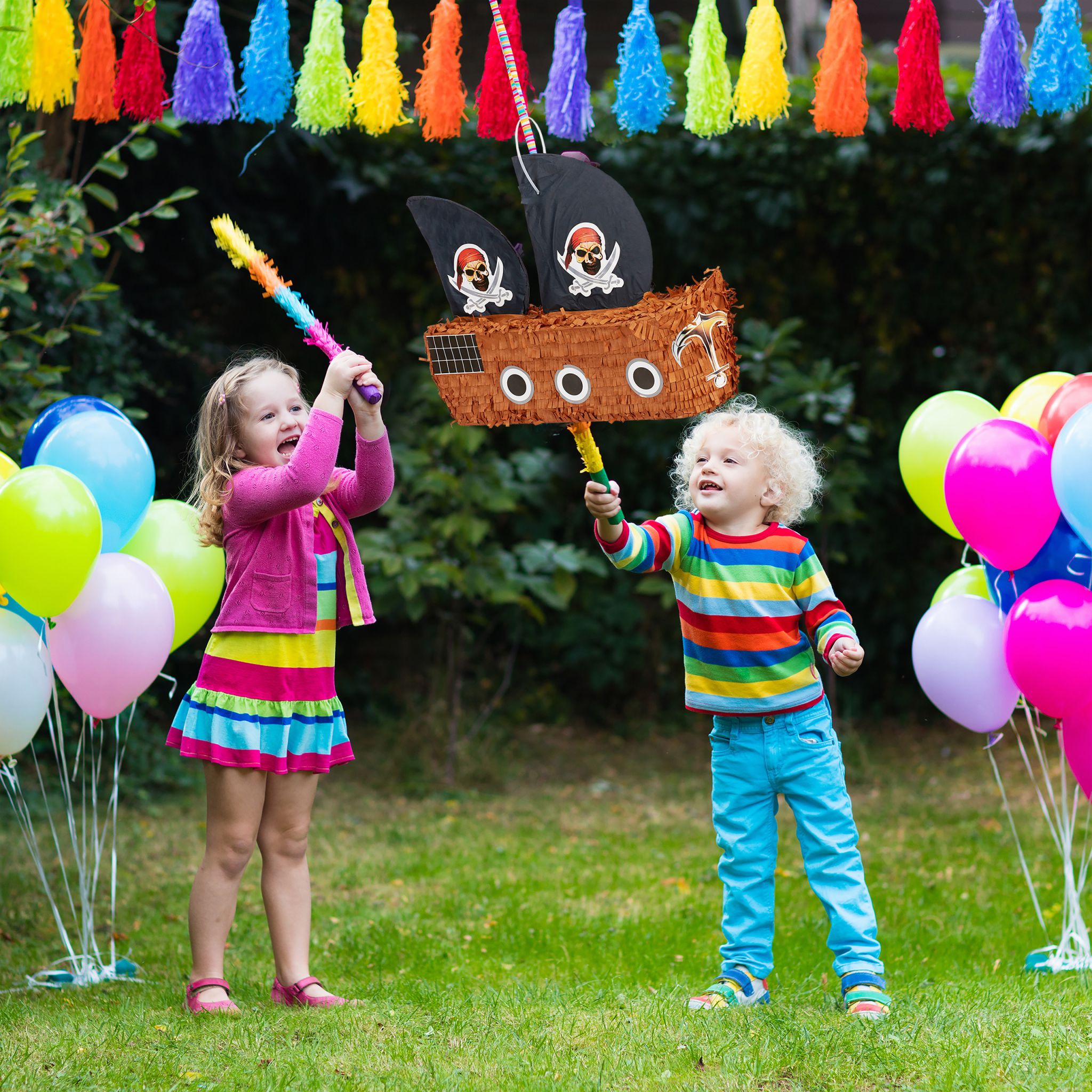Pinata Piratenschiff Braun-Schwarz von Relaxdays