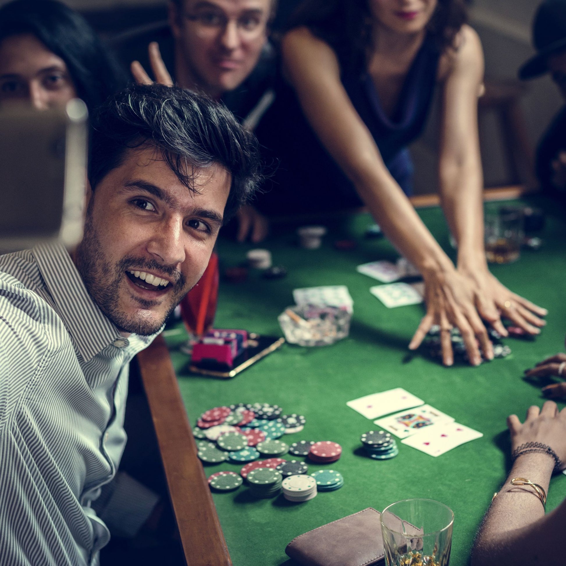 Pokerset gross Weiss-Grün-Schwarz von Relaxdays