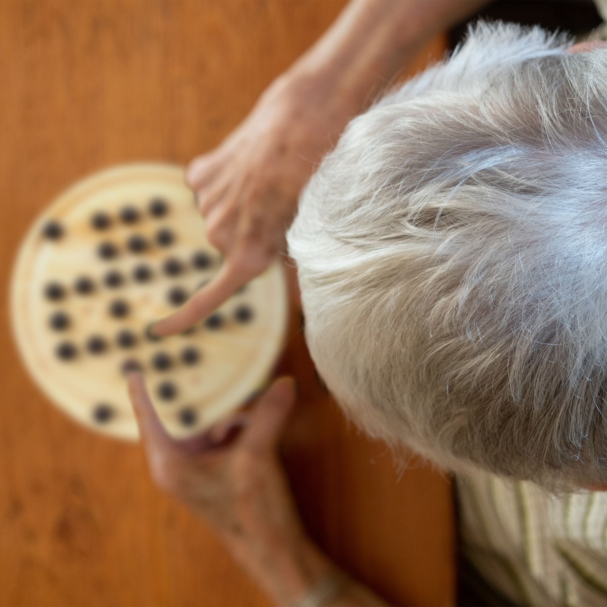 Holz Solitaire Spiel Hellbraun-Schwarz von Relaxdays