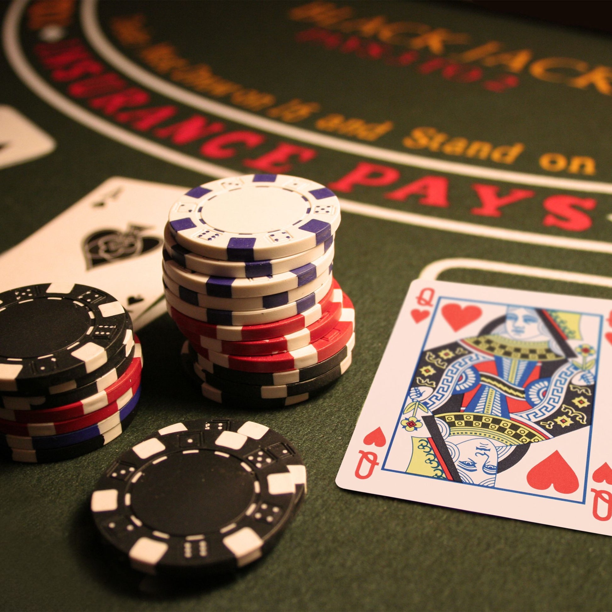 Wasserfeste Pokerkarten Plastik Weiss-Rot-Schwarz von Relaxdays