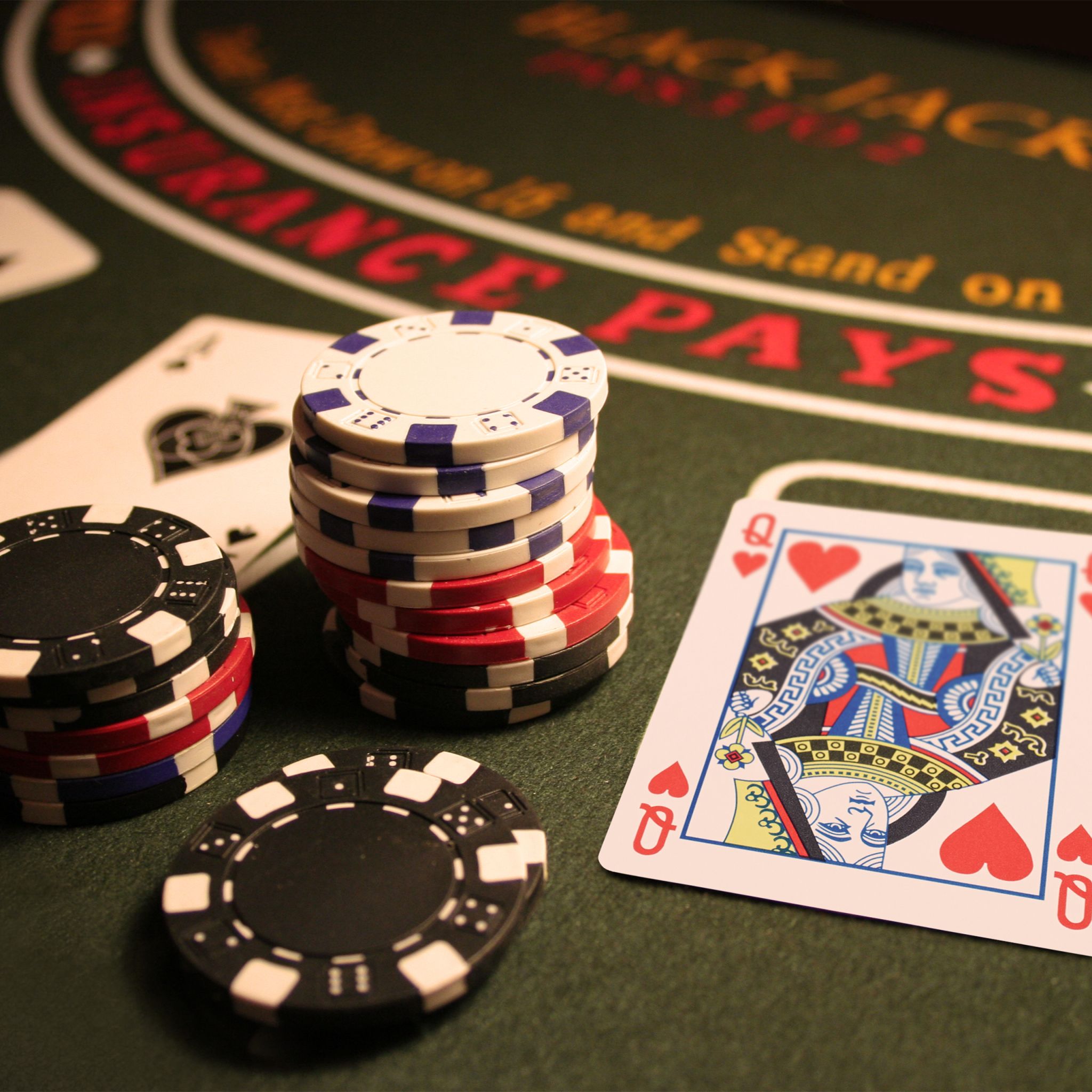 Wasserfeste Pokerkarten Plastik Weiss-Rot-Schwarz von Relaxdays