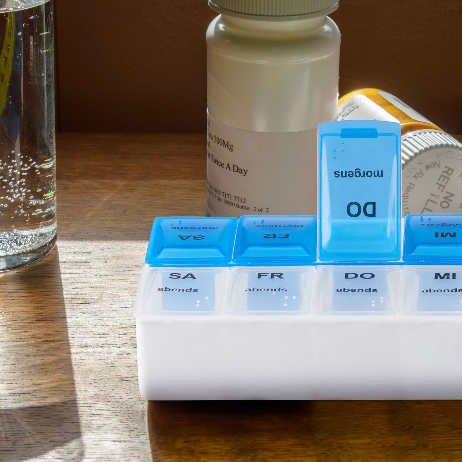 Tablettenbox 7 Tage 2 Fächer Weiss-Blau von Relaxdays