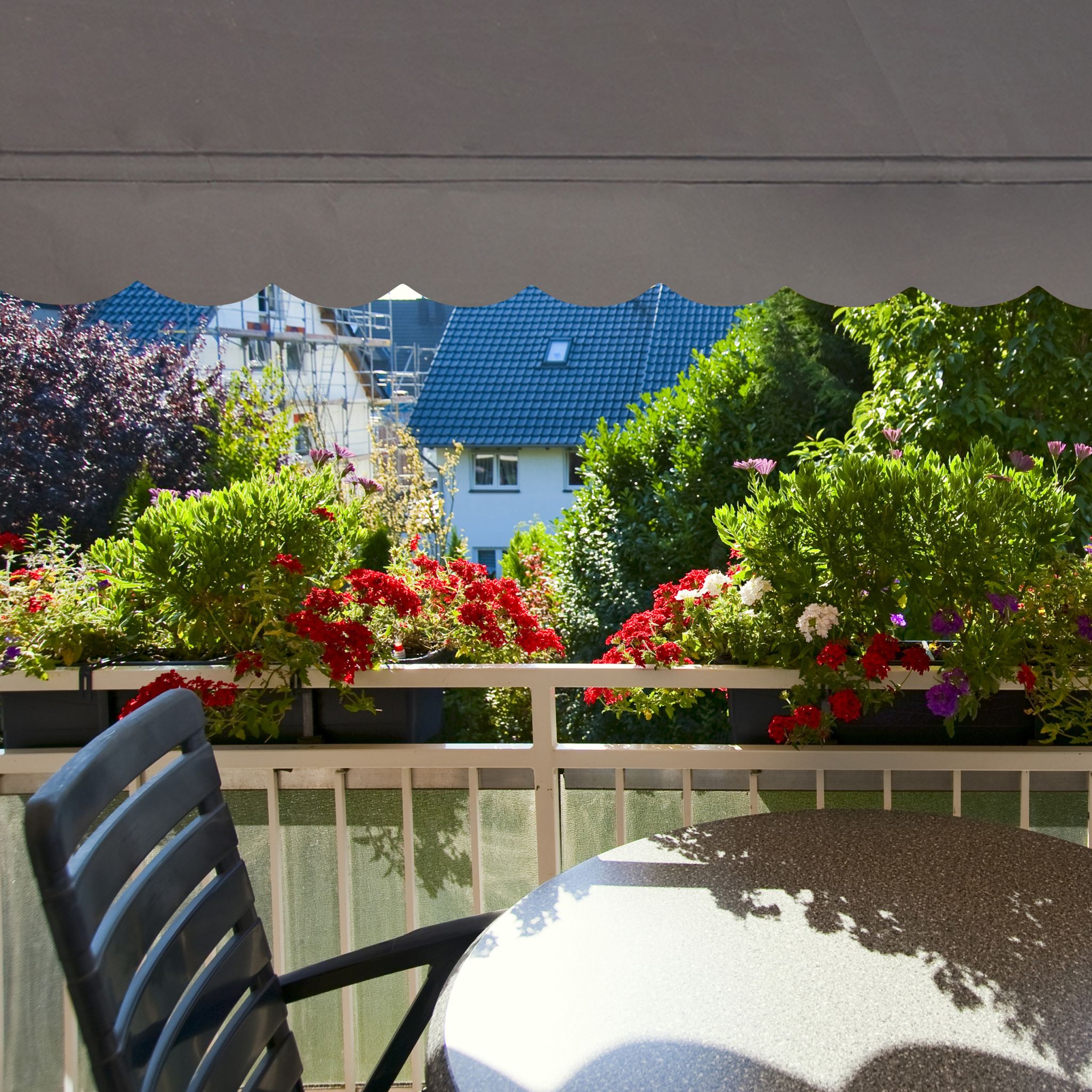 Klemmmarkise für Balkon Anthrazit-Weiss-Schwarz von guteszeug.ch