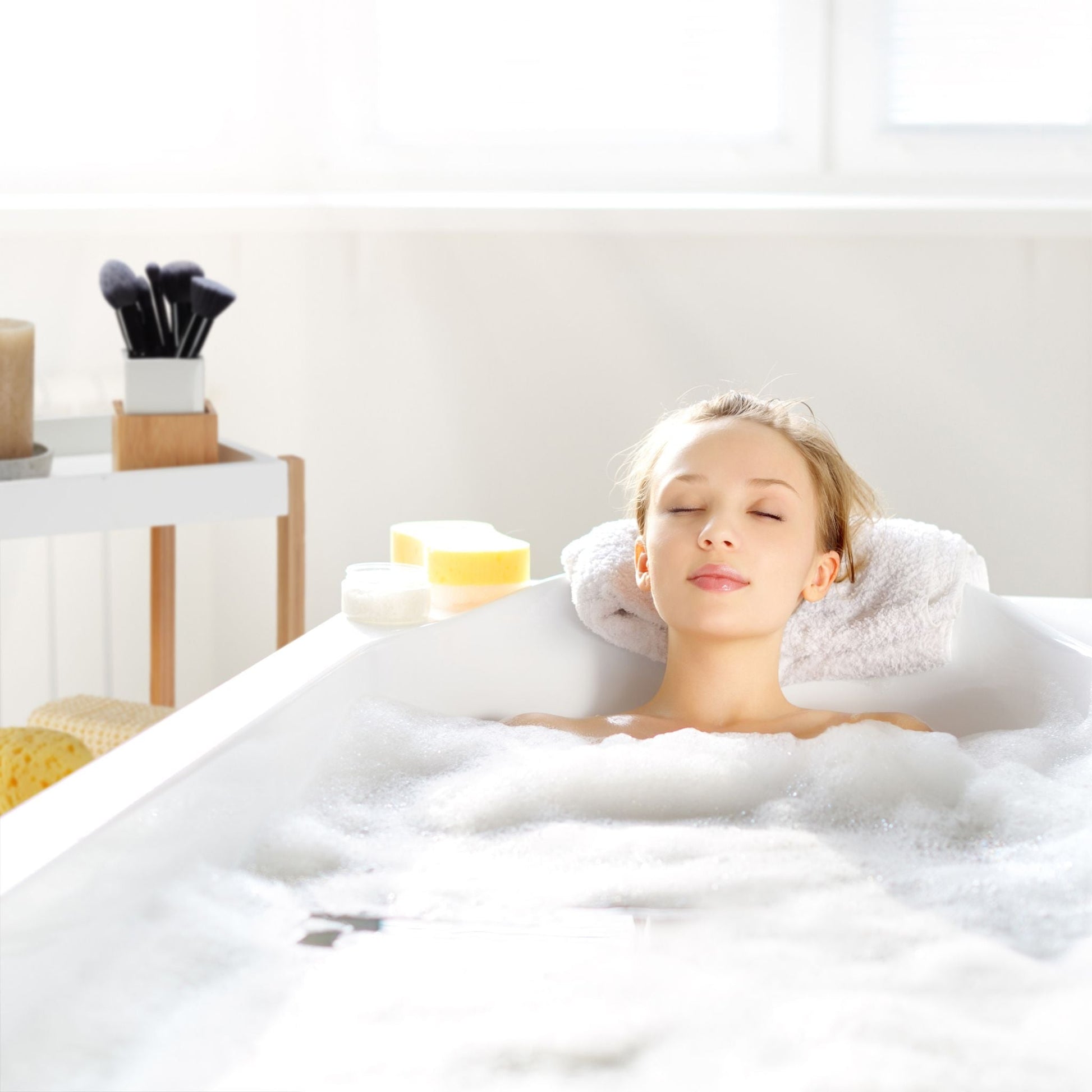 Badregal mit 3 Ablagen Weiss-Hellbraun von Relaxdays