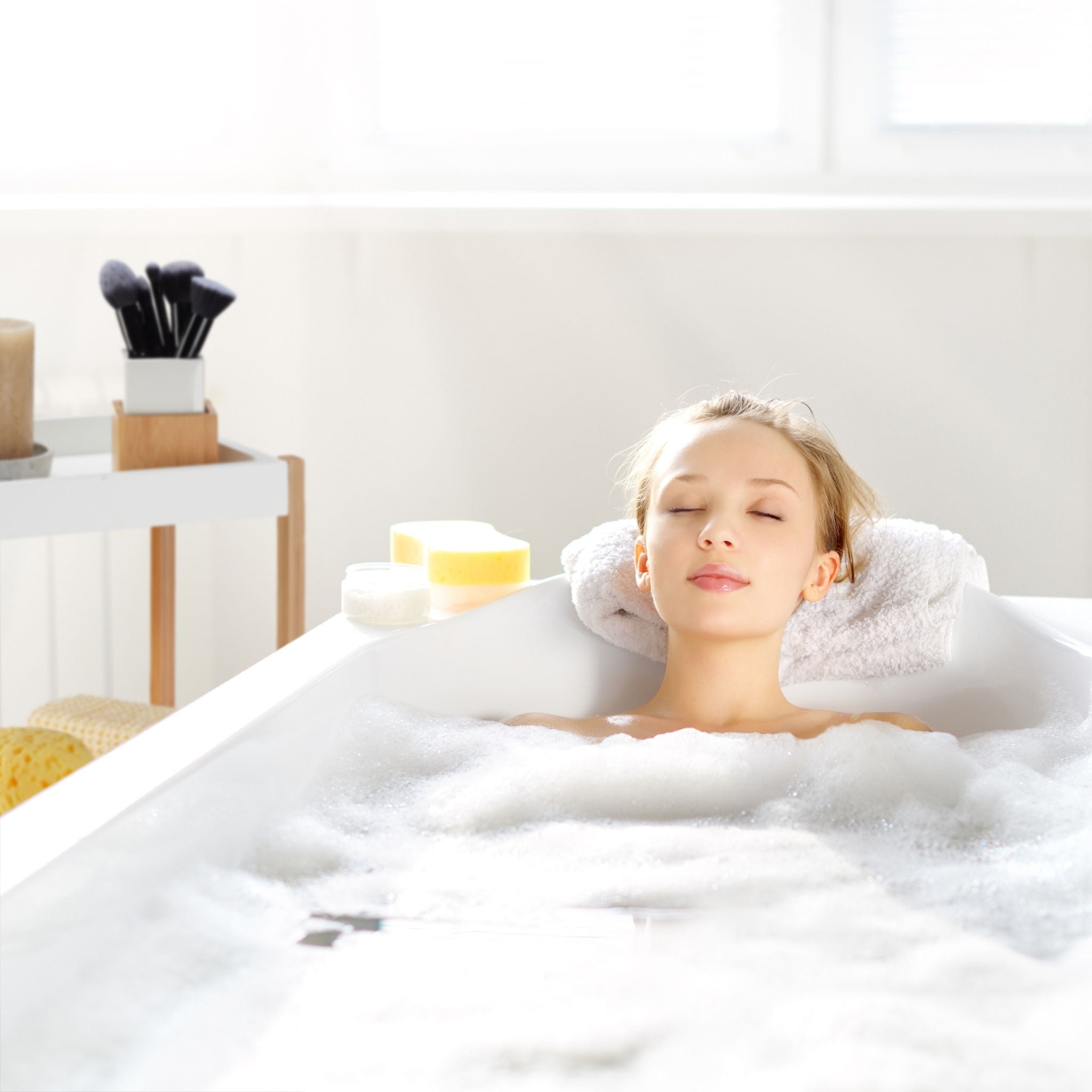 Badregal mit 3 Ablagen Weiss-Hellbraun von Relaxdays