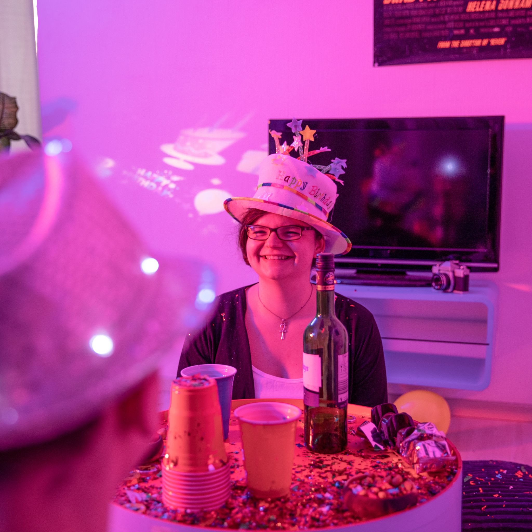 Happy Birthday Hut Torte Weiss-Blau-Rot von Relaxdays
