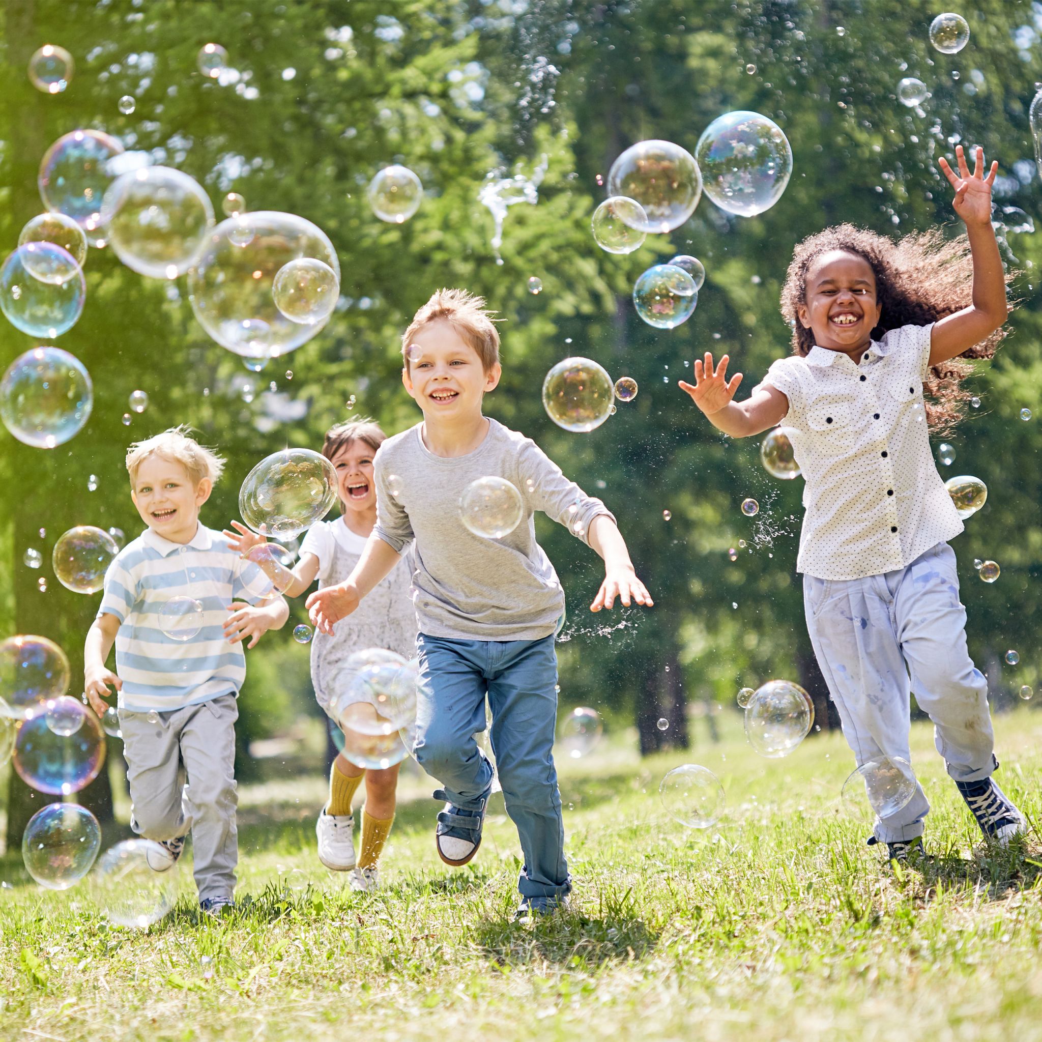 LED Seifenblasenpistole Blau-Pink-Transparent von Relaxdays