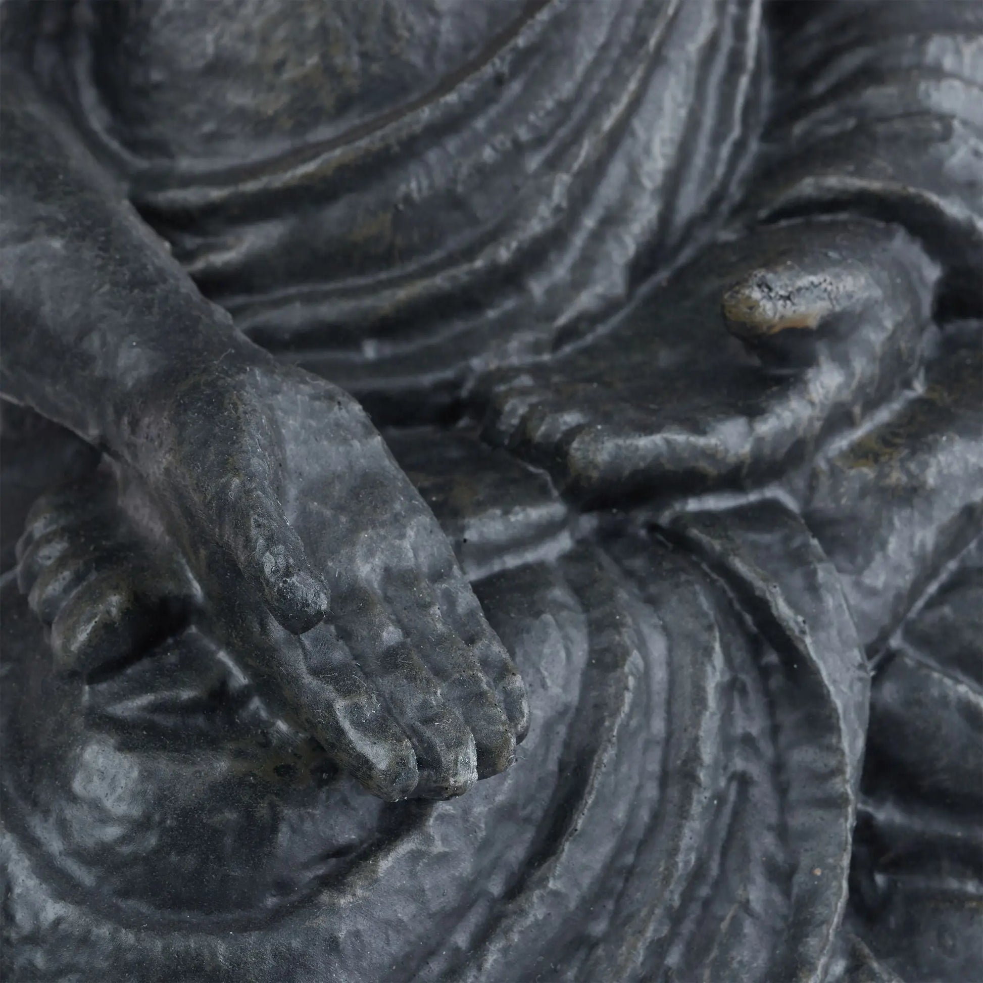 Buddha Figur sitzend 40cm Anthrazit von Relaxdays