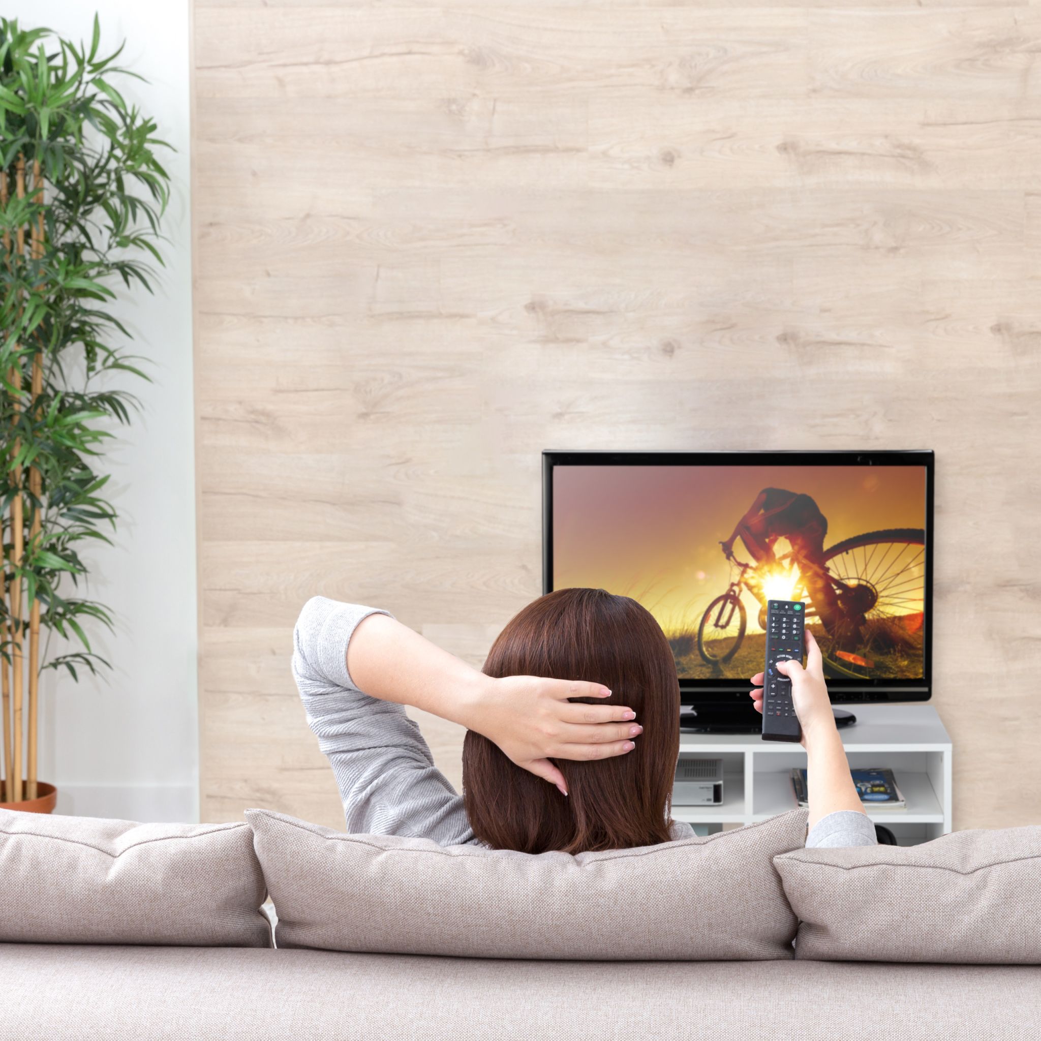 TV Board mit 4 Fächern rollbar Weiss von Relaxdays