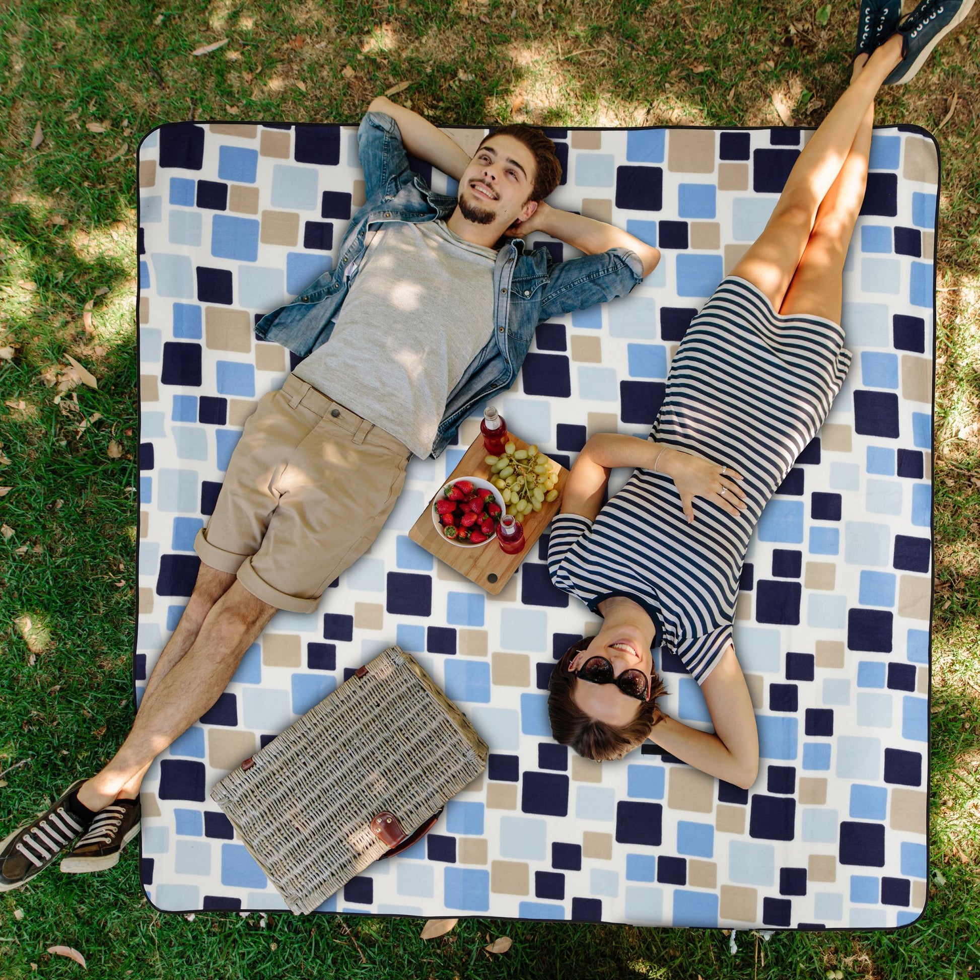 Picknickdecke Weiss-Dunkelblau-Hellblau von Relaxdays
