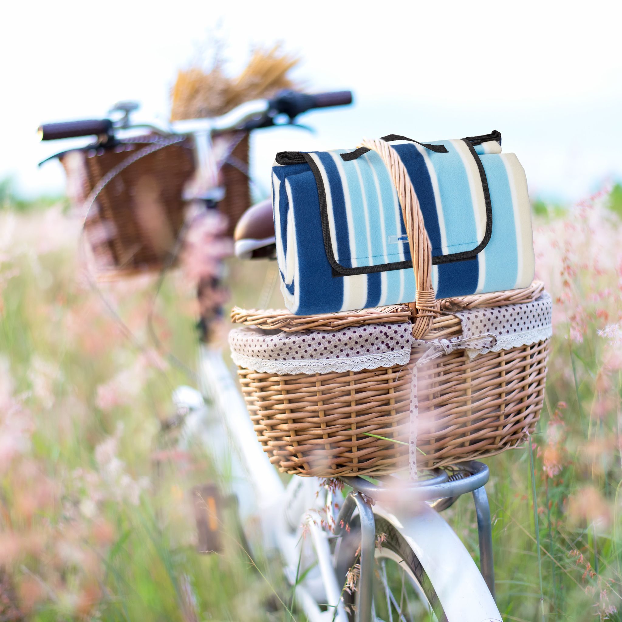 Picknickdecke Streifen Weiss-Dunkelblau-Hellblau von Relaxdays