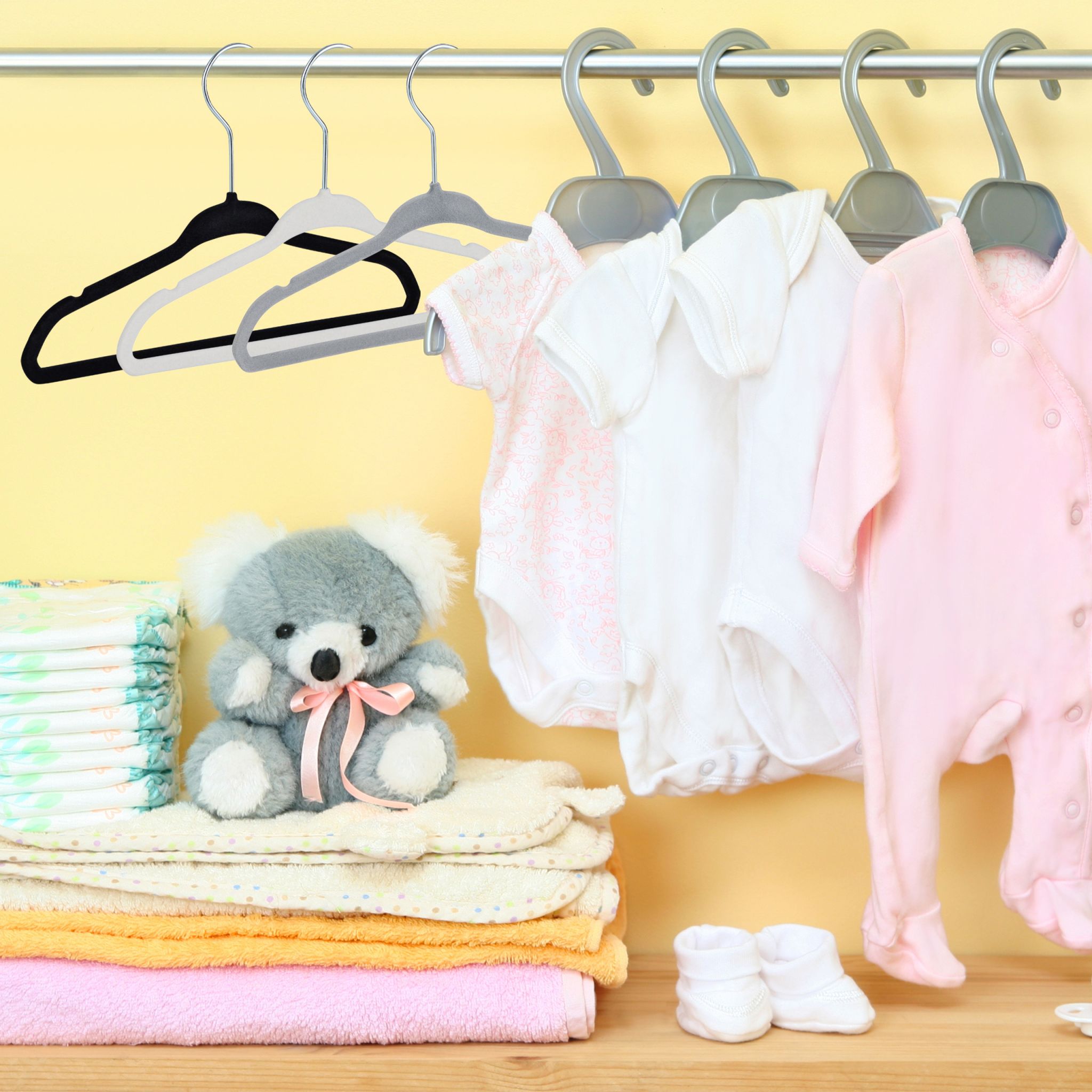 Kinderkleiderbügel Samt Schwarz-Silber von Relaxdays