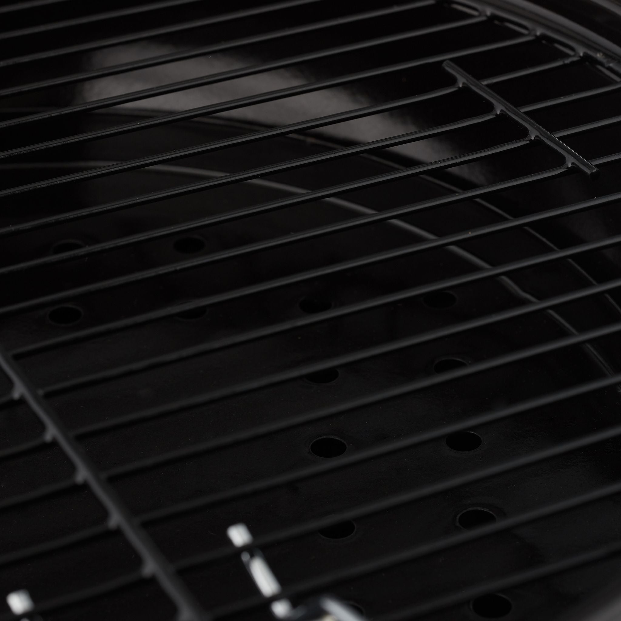Kugelgrill tragbar Rot-Schwarz-Silber von Relaxdays