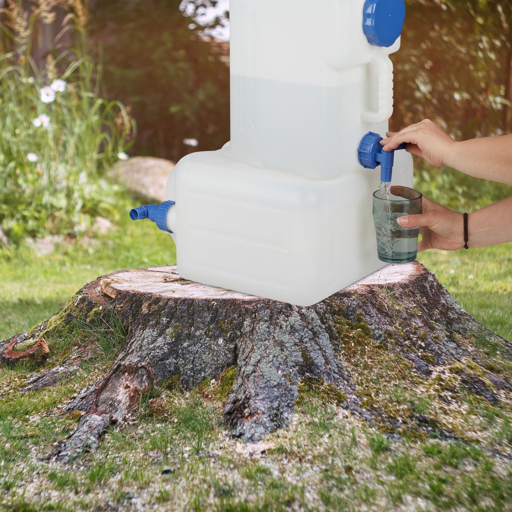 Wasserkanister mit Hahn Weiss-Blau von Relaxdays