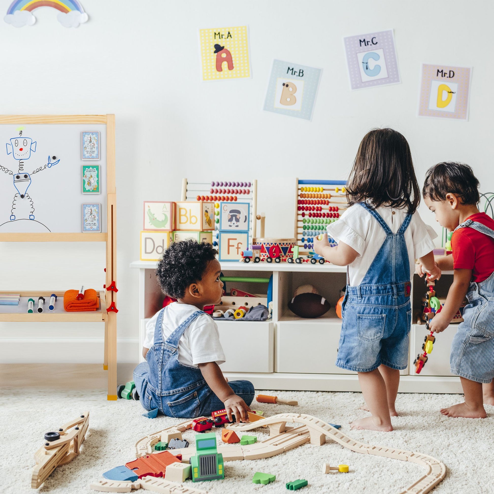 Standtafel für Kinder höhenverstellbar Weiss-Dunkelgrün-Hellbraun von guteszeug.ch